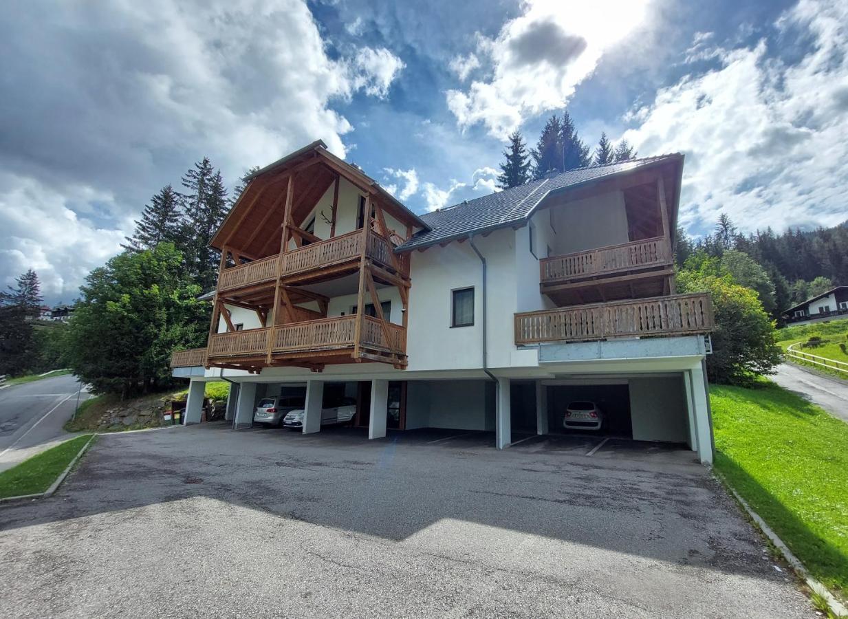Alpenflair - Charming Ski-To-Door Apartment Bad Kleinkirchheim Exterior photo